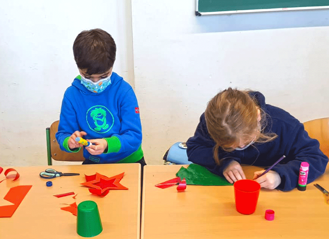 Adventsbasteln in der Klasse 1b der Grundschule Feldsieper Schule