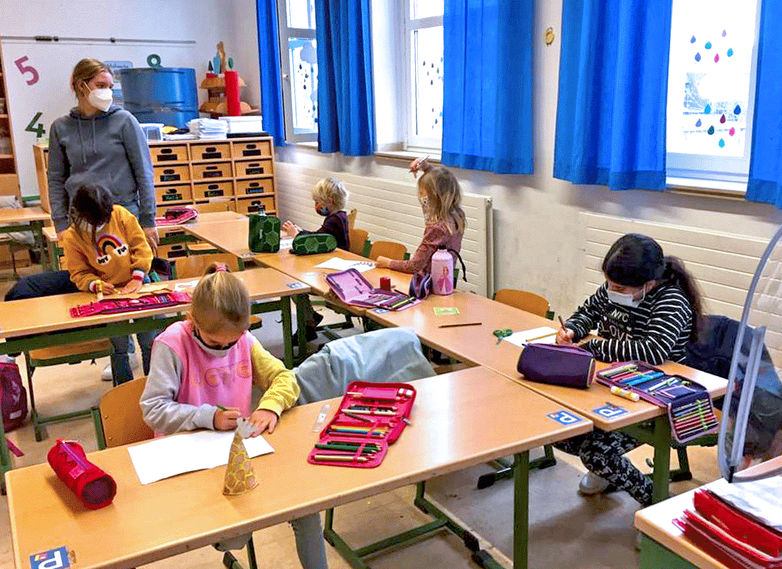 Kunstunterricht in der Giraffenklasse der Feldsieper Grundschule Bochum