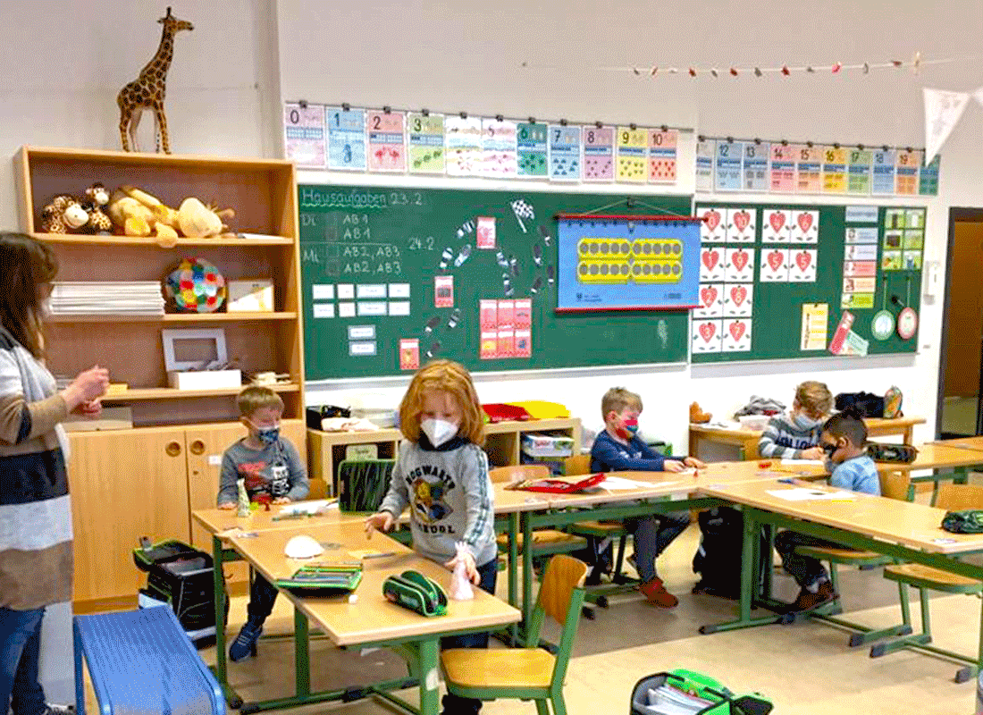 Kunstunterricht in der Giraffenklasse der Feldsieper Grundschule Bochum