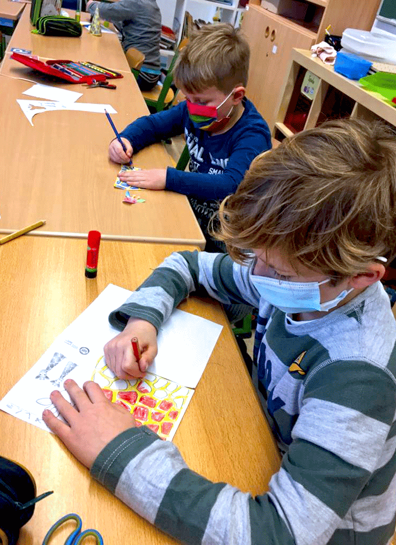 Kunstunterricht in der Giraffenklasse der Feldsieper Grundschule Bochum