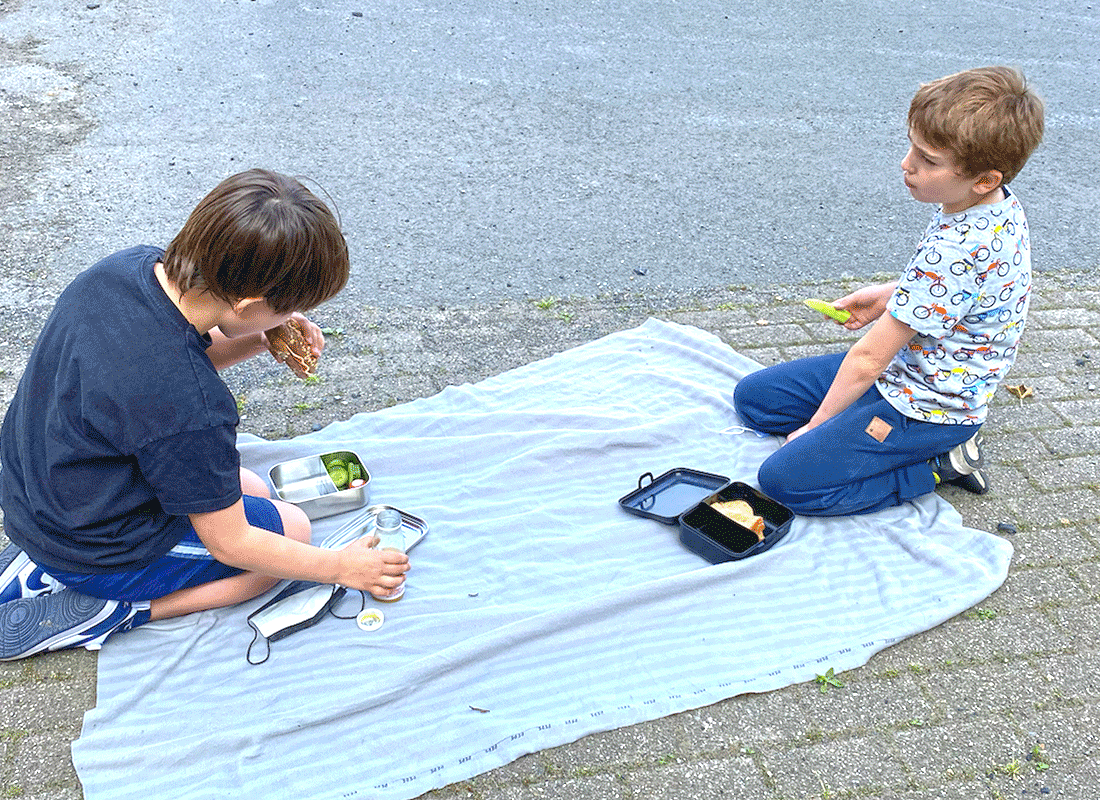 Draussen fruehstuecken an der Feldsieper Str