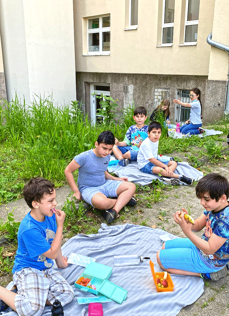 Draussen fruehstuecken an der Feldsieper Str