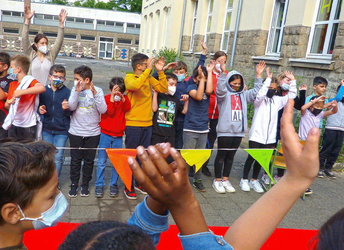 Abschied der Viertklaessler vom Hauptstandort der Feldsieper Schule Bochum