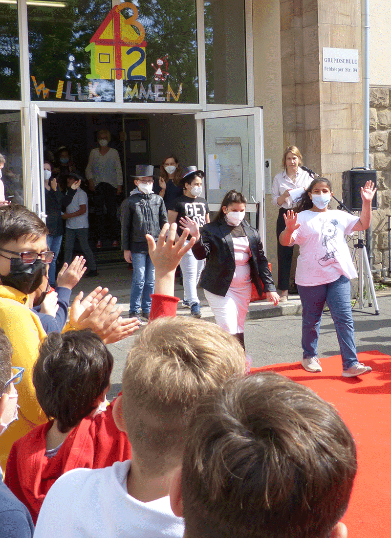 Abschied der Viertklaessler vom Hauptstandort der Feldsieper Schule Bochum