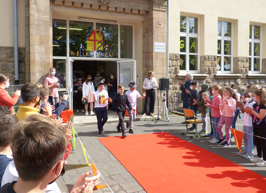 Abschied der Viertklaessler vom Hauptstandort der Feldsieper Schule Bochum