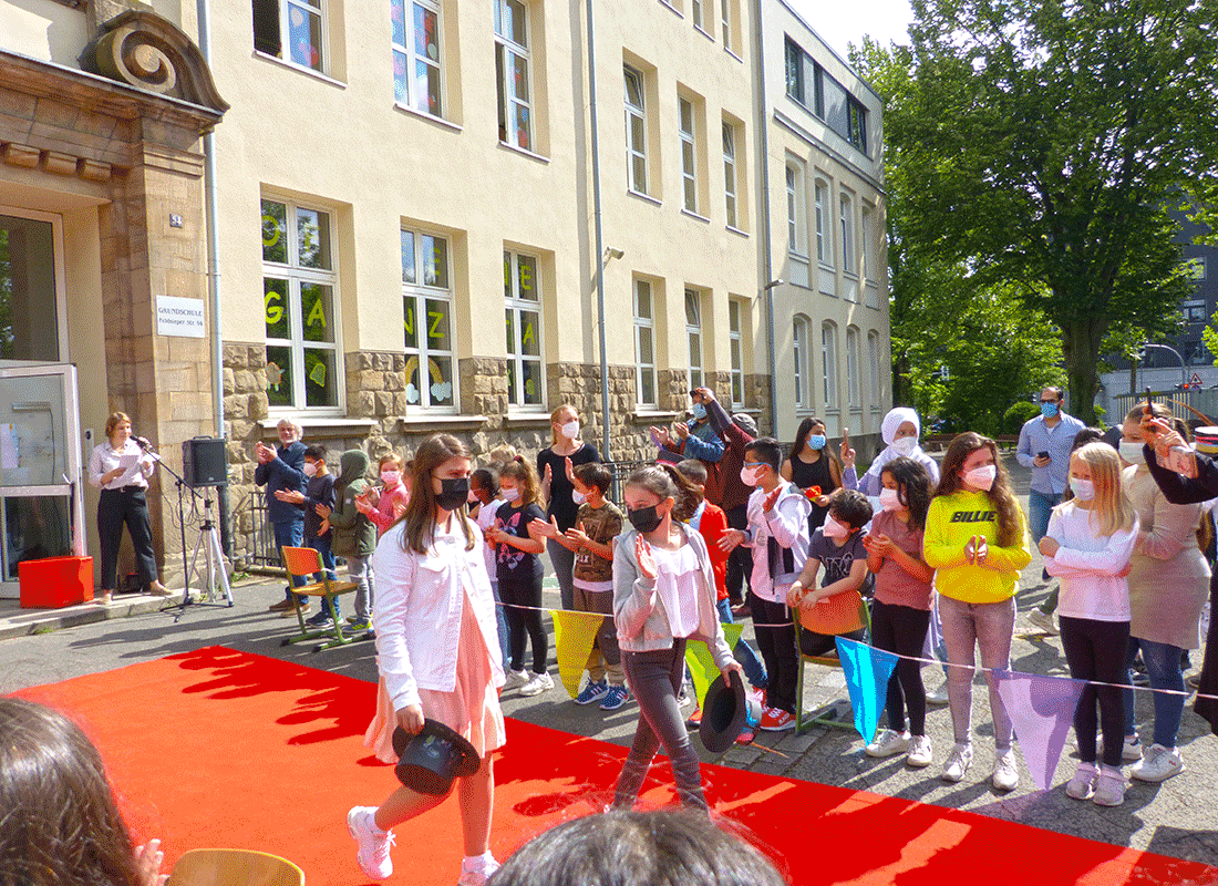 Abschied der Viertklaessler vom Hauptstandort der Feldsieper Schule Bochum