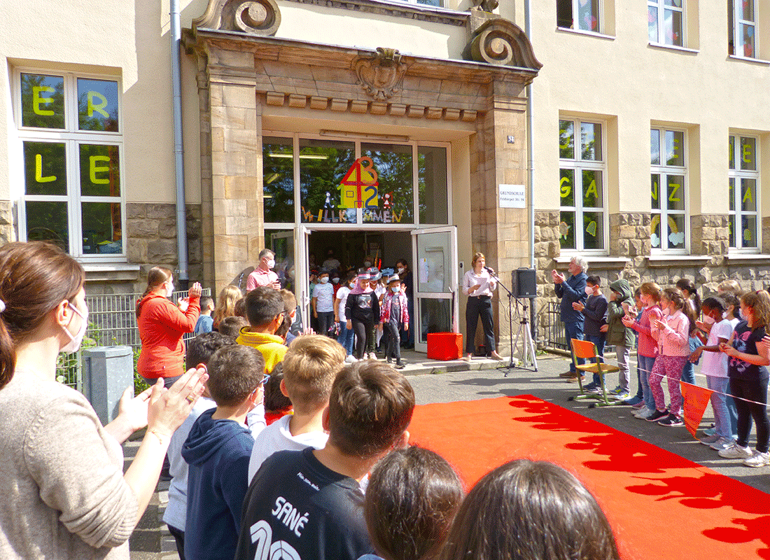 Abschied der Viertklaessler vom Hauptstandort der Feldsieper Schule Bochum