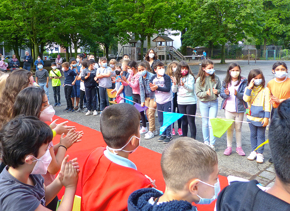 Abschied der Viertklaessler vom Hauptstandort der Feldsieper Schule Bochum