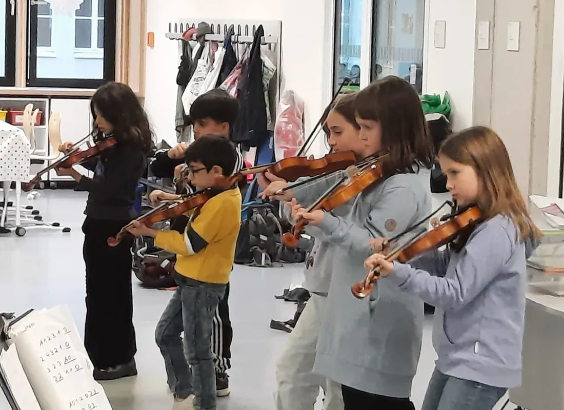 Kleines Konzert der Jeki-Kinder in der OGS an der Feldsieper Str.