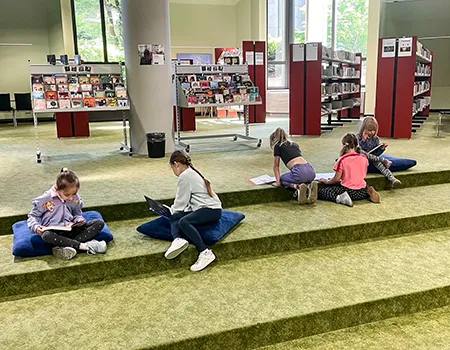 Besuch der ersten Klassen in der Stadtbibliothek Bochum
